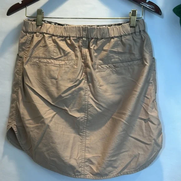 Uniqlo Kahki miniskirt - Picture 4 of 5